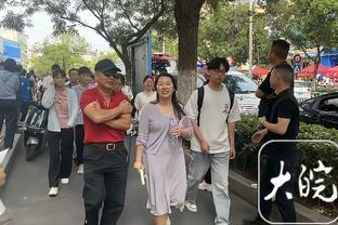 足球报：能拿球的谢鹏飞完全可以首发 武磊替补说不定作用更大